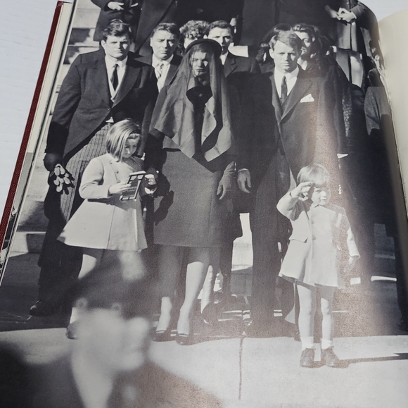 President Kennedy Book Torch Is Passed Vintage - Picture 10 of 11